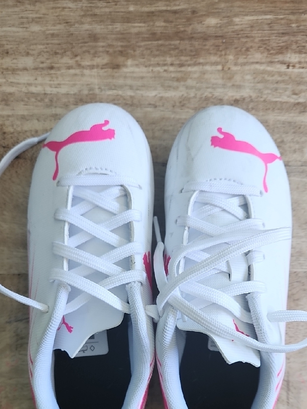 Puma Kids White Soccer Cleats with Pink Puma Logo